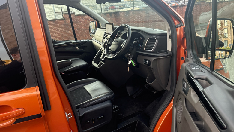 Ford Tourneo Custom Transit Custom Tourneo L1 Diesel Fwd 2.0 EcoBlue 185ps L/R 8 Seater Sport Auto